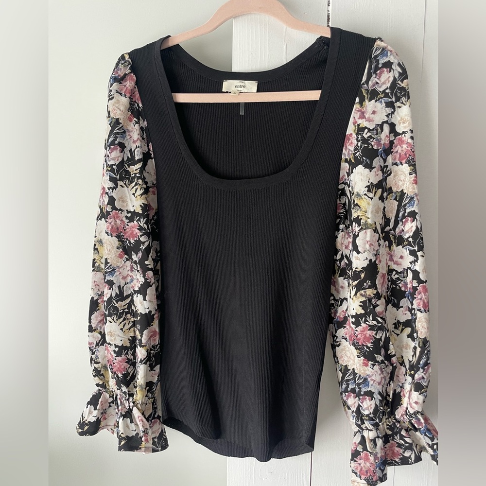 Boutique top with balloon sleeve and ruffle